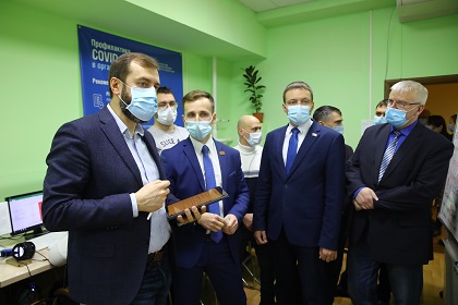 Работу центра телемедицины и обработку обращений граждан по коронавирусу оценили депутаты в ходе рабочей поездки